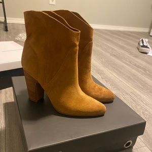 Vince camuto creestal western booties